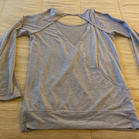 Nicole Miller athleisure top with open back Sz S - Picture 7 of 8